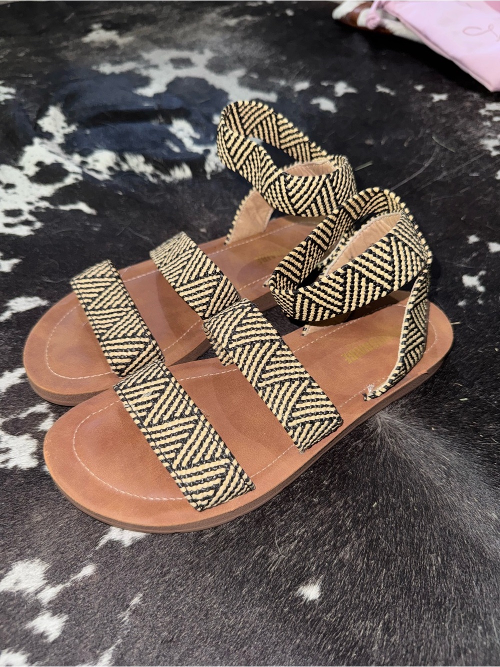 Women’s Black & Cream Patterned Strap Sandals